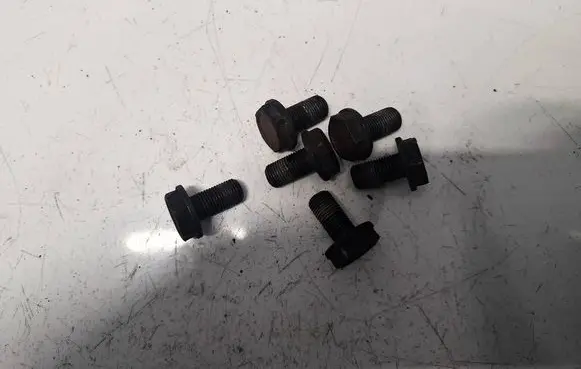Volkswagen Golf V Nuts/bolts 