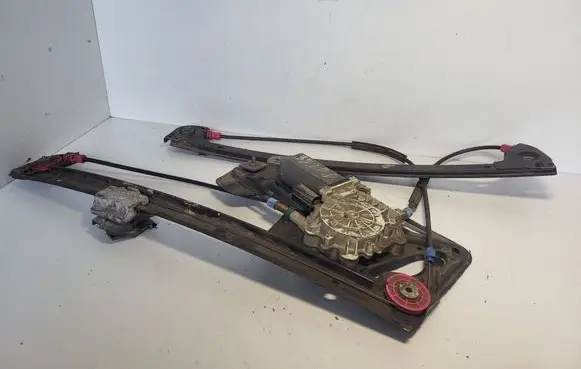 BMW 7 E38 Front door window regulator with motor 8125202
