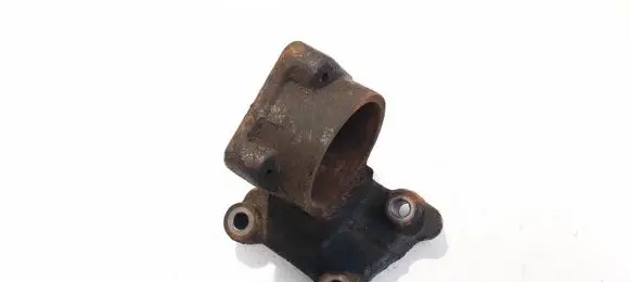 Suzuki SX4 Engine mounting bracket