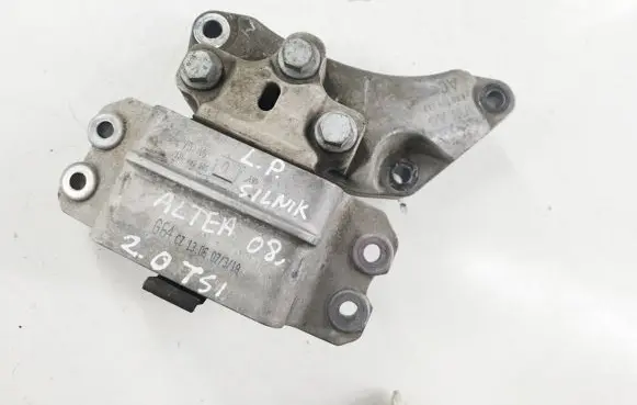 Seat Altea XL Engine mount bracket