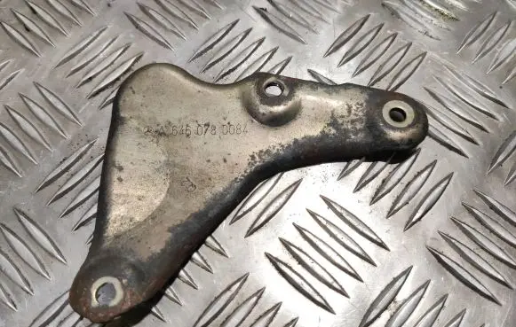 Mercedes-Benz C W204 Engine mounting bracket A6460780084