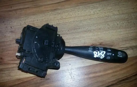 Toyota Yaris Wiper control stalk 173647