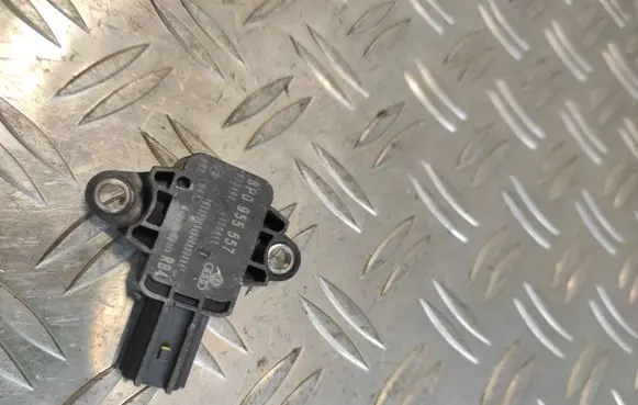 Seat Exeo (3R) Airbag deployment crash/impact sensor 8P0955557