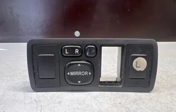 Toyota Avensis T250 Wing mirror switch 183575