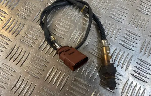 Audi A4 S4 B6 8E 8H Lambda probe sensor 058906265C