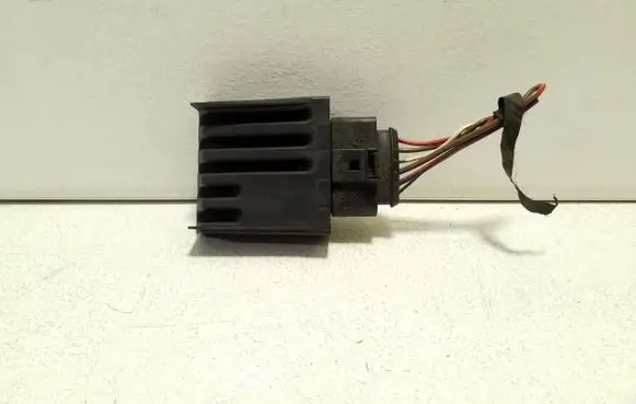 Volkswagen Tiguan Fuel injection pump control unit/module 3Q0906121B