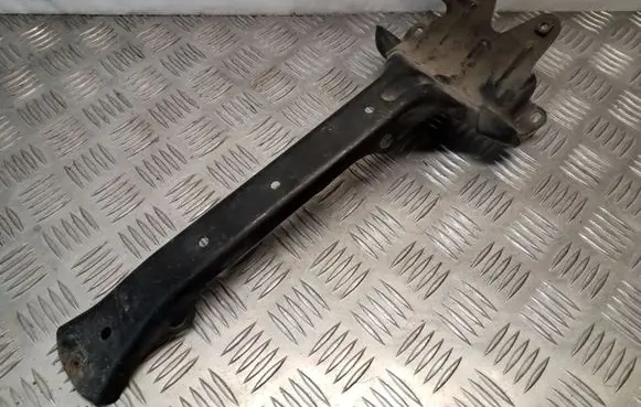 Volkswagen Touareg I Radiator support slam panel bracket 7L0805799