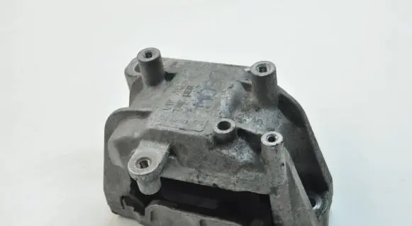 Audi TT TTS Mk2 Engine mount bracket 1K0199262C