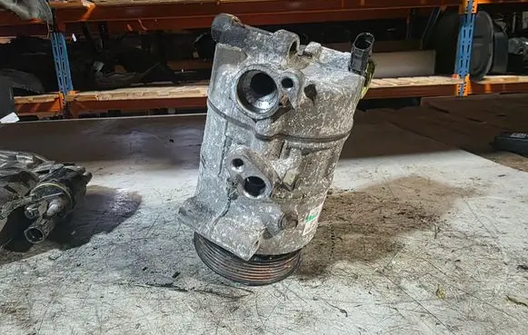 Volkswagen Touran I Air conditioning (A/C) compressor (pump) 1K0820859Q