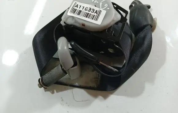 Toyota Avensis Verso Rear seatbelt 0431143
