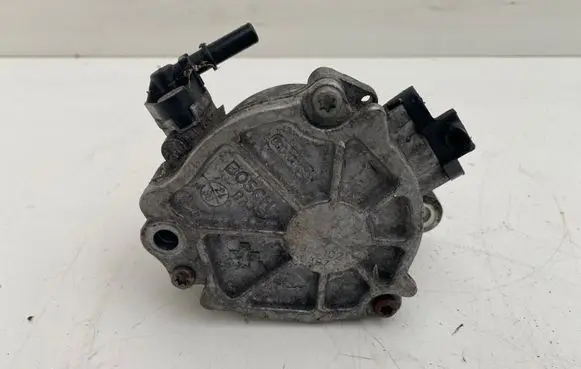 Volvo V40 Vacuum pump 9804021880