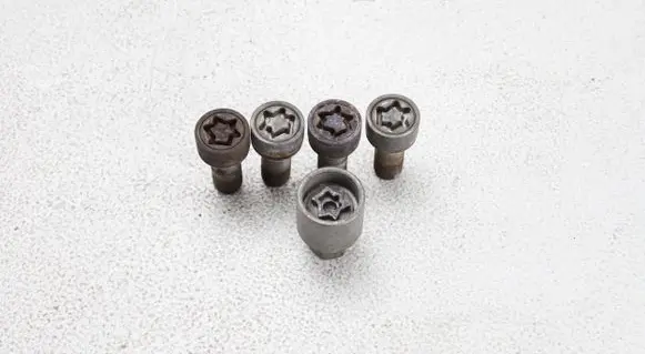 Skoda Superb B8 (3V) Anti-theft wheel nuts and lock 