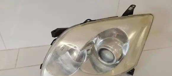 Toyota Avensis T250 Headlight/headlamp 0543
