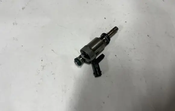 Audi A3 S3 8V Fuel injector 06G906036S