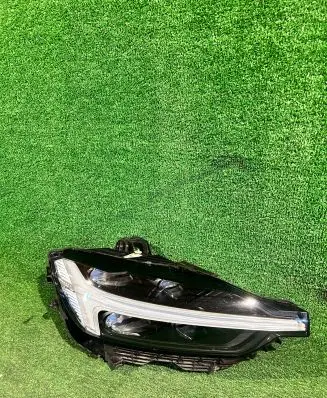Volvo XC60 Headlight/headlamp 32337375