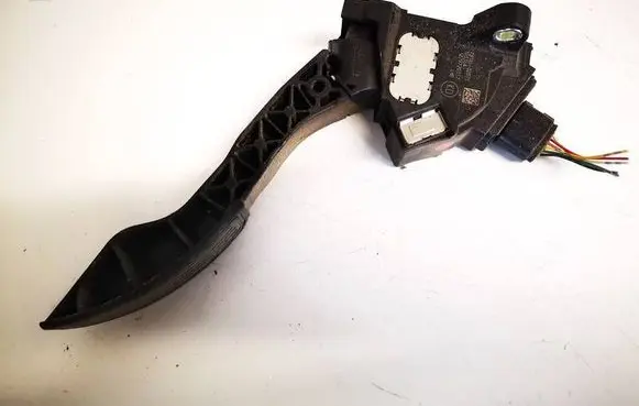 Toyota Avensis T270 Accelerator throttle pedal 7811002021