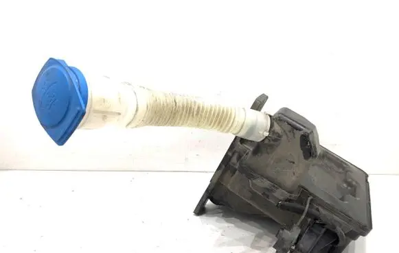 Windshield washer fluid reservoir/tank