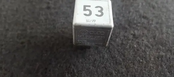 Volkswagen PASSAT B5.5 Other relay 141951253B V23134-B52-X227
