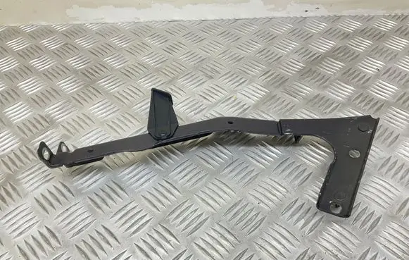 Audi A5 Sportback 8TA Fender mounting bracket 8T0821135C