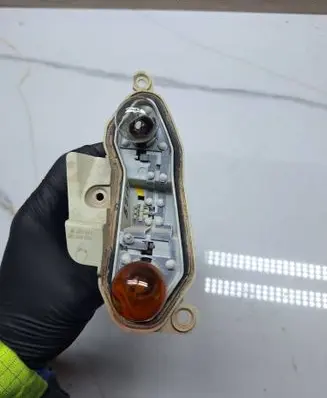 Opel Vectra C Tail light bulb cover holder 443042 443046