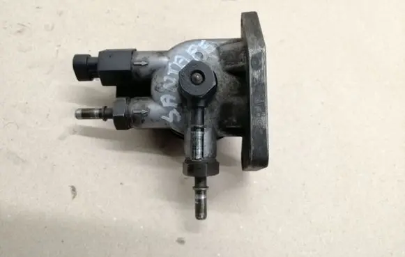 Hyundai Santa Fe Fuel filter bracket/mount holder 