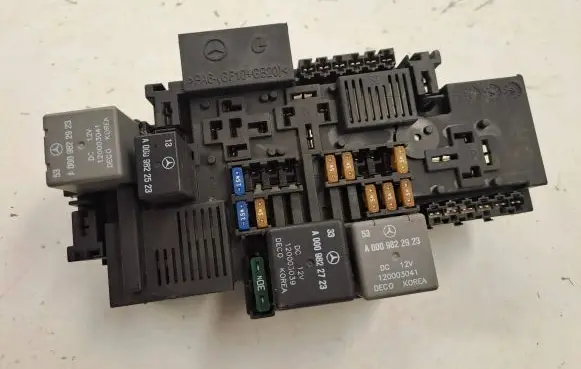 Mercedes-Benz C W205 Fuse module A2229063202 ZGS003QQ5 50W211F04
