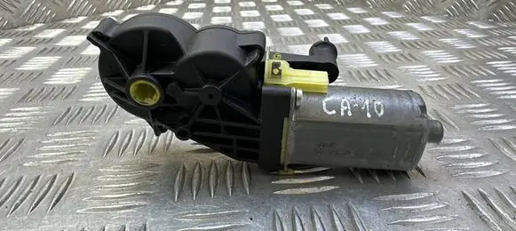 Mercedes-Benz E W212 Seat adjustment motor 0390203326 P10725502