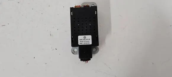 Volkswagen Golf VI Aerial antenna amplifier 5M0035570B