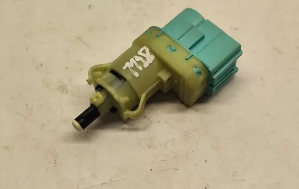 Ford Explorer VI Brake pedal sensor switch GL3T9G854BA