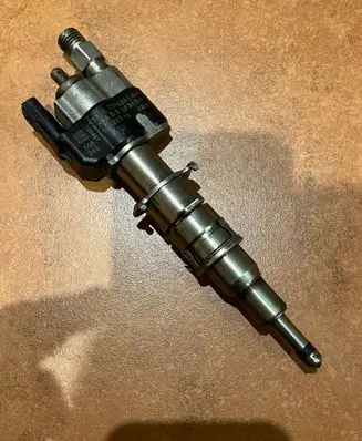 BMW 3 E92 E93 Fuel injector 7585261 13537585261