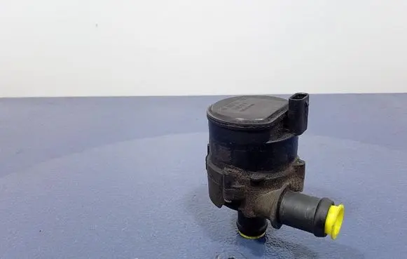 Volkswagen PASSAT CC Water pump 5G0965567