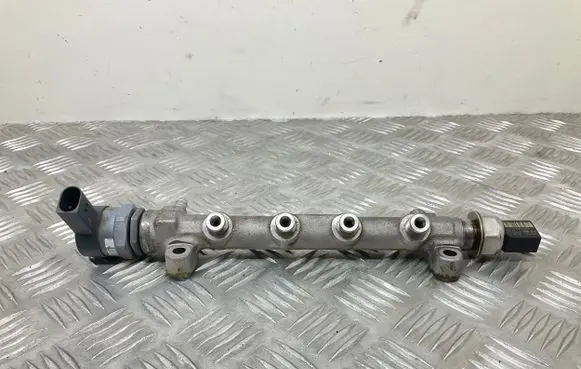 Audi A3 S3 8V Fuel pressure regulator 04L089B 057130764AB 04L906054