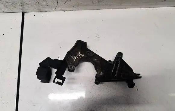 Audi A4 S4 B7 8E 8H Engine mounting bracket 059130147