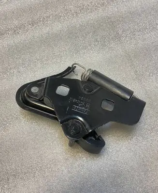Ford Mustang VI Loading door lock loop/hook striker EJ7VA6354404B