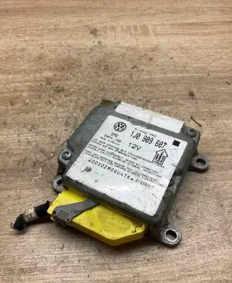Volkswagen PASSAT B5 Airbag control unit/module 1J0909607 5WK4199