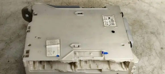 Lexus IS 220D-250-350 Fuse module 8273053050 9478104 801140457