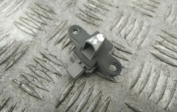 Mercedes-Benz C W204 Airbag deployment crash/impact sensor A2048210651