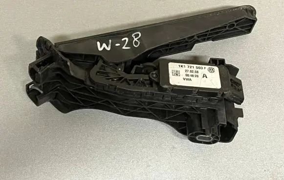 Volkswagen Golf V Accelerator throttle pedal 1K1721503P