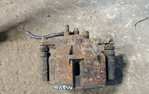 Mazda CX-5 Front brake caliper 6070