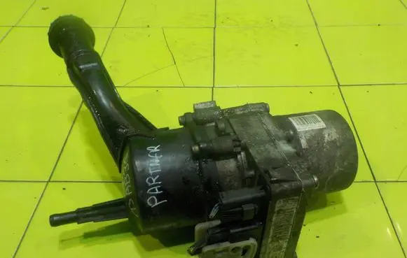 Peugeot Partner Power steering pump V29018054A