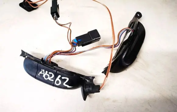Opel Zafira A Steering wheel buttons/switches 90561159