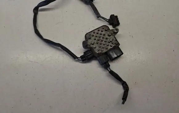 Nissan Leaf I (ZE0) Coolant fan relay A18700A28001