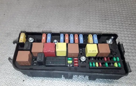 Cadillac BLS Fuse module 12767115