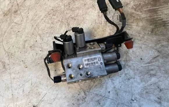 BMW 5 E60 E61 Active stabilizer control/valve assembly 6781488