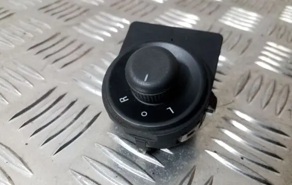Opel Astra J Wing mirror switch 13271827