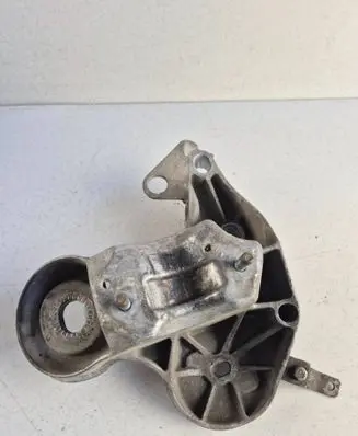 Engine mounting bracket