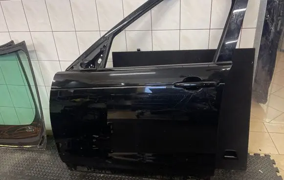 Land Rover Discovery 5 Front door 