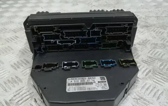 Mercedes-Benz CLS C218 X218 Fuse module A2129003714 A2129020706 A2129015404