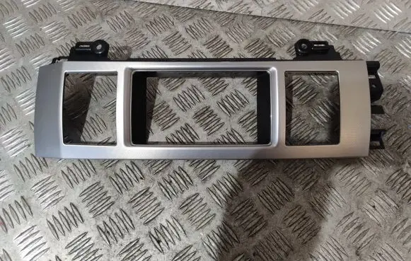 Jaguar XF X250 Radio/GPS head unit trim CX23045C34B RHD