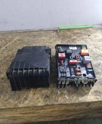 Audi A3 S3 8P Fuse module 1K0937124K 014189861